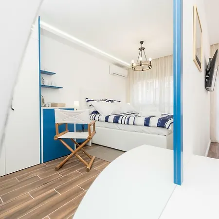 Blue Old Navy Rooms By Adex Travel Bed and breakfast Zadar