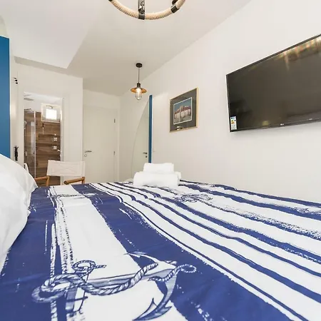 Blue Old Navy Rooms By Adex Travel Oda ve Kahvaltı Zadar