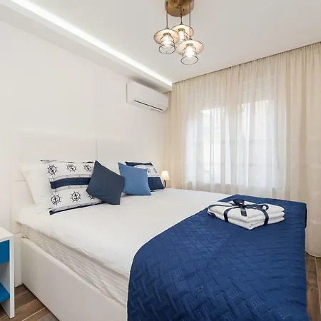 Blue Old Navy Rooms By Adex Travel Bed & Breakfast 4*